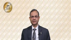 RBI Policy Updates: न्यूट्रल रुख के साथ RBI ने ब्याज दर 5.25% पर बरकरार रखी, GDP 6.6% रहने का अनुमान