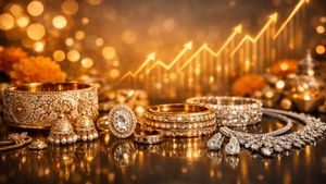 Gold Silver Price Today: सोना-चांदी के दाम में जोरदार उछाल! एक दिन में ₹2450 महंगा हुआ सोना, चांदी ₹5,000 उछली