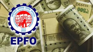 EPFO खाताधारकों के लिए खुशखबरी! 8.25% ब्याज पर लगी मुहर, ATM से निकलेगा PF का पैसा, जानिए कब मिलेगी सुविधा