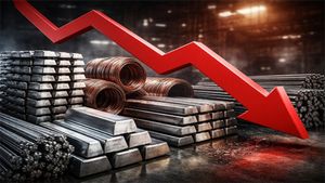 Metal Stocks में भारी गिरावट, NALCO-Hindalco करीब 5% तक फिसले, वजह क्या?