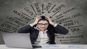 Financial Anxiety क्या है? पैसों की चिंता के लक्षण, कारण और इससे बचने के आसान उपाय