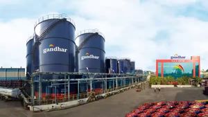 Gandhar Oil Refinery के शेयर में लगा अपर सर्किट! मुनाफा और रेवेन्यू ने किया कमाल, अब क्या होगा?