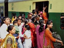 ഇന്‍ഷുറന്‍സ്: ട്രെയിനില്‍ നിന്നും വീണാലും ഇനി പൈസ കിട്ടും 