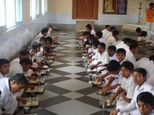 സ്‌കൂളില്‍ ഉച്ചഭക്ഷണത്തിനും ആധാര്‍ നിര്‍ബന്ധമാക്കി കേന്ദ്ര സര്‍ക്കാര്‍