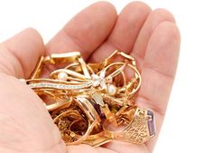 സ്വർണത്തിൽ കാശിറക്കുന്നത് നഷ്ട്ടക്കച്ചവടമല്ല; കിട്ടാനിരിക്കുന്ന നേട്ടങ്ങൾ ഇവയാണ്