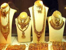 പ്രമുഖ ജൂവലറികളുടെ സ്വര്‍ണ നിക്ഷേപപദ്ധതികള്‍; ലാഭം നോക്കി നിക്ഷേപിക്കൂ