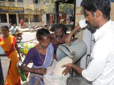 പ്രളയത്തിൽ ജീവനോപാധികൾ നഷ്ടപ്പട്ടവർക്കു മൂന്ന് മാസത്തെ സൗജന്യ റേഷൻ 