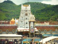 തിരുപ്പതി ക്ഷേത്രത്തിൽ നിന്നും  മൂന്നു സ്വർണ്ണ കിരീടങ്ങൾ കാണാതായി