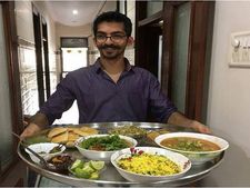  സമോസ കച്ചവടം തുടങ്ങാൻ ​ഗൂ​ഗിളിലെ ജോലി ഉപേക്ഷിച്ചു; സെലിബ്രിറ്റികൾക്കും പ്രിയങ്കരം മുനാഫിന്�