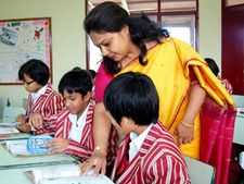 അധ്യാപകർക്ക് ഇനി  ​ജോലി കിട്ടാൻ ബുദ്ധിമുട്ട്; അടുത്ത വർഷം മുതൽ ലൈസൻസ് നിർബന്ധം