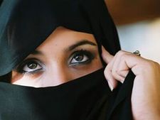 സൗദിയിൽ പൊതുസ്ഥലത്ത് ഇറങ്ങുമ്പോൾ സൂക്ഷിക്കുക, മാന്യമായ വസ്ത്രം ധരിക്കാത്തവർക്ക് പിഴ