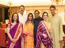 മുകേഷ് അംബാനിയുടെ പുതിയ ബിസിനസ് മകൾ ഇഷയുടെ കുടംബത്തിനൊപ്പം