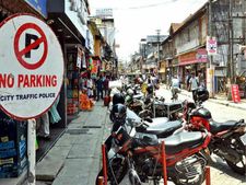 പുതിയ മോട്ടോർ വാഹന നിയമം: ഈ രണ്ട് സംസ്ഥാനങ്ങളിൽ പിഴ കൂട്ടിയില്ല