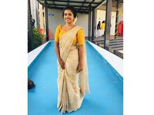 സാരിയുടുപ്പിക്കലും പാർട്ട് ടൈം ജോലി, മാസം കിട്ടും കൈനിറയെ കാശ്