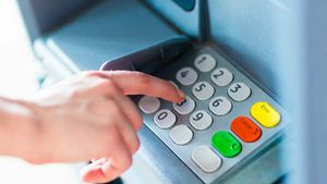 എടി‌എം വഴി ബാങ്കിൽ രജിസ്റ്റർ ചെയ്ത മൊബൈൽ നമ്പർ മാറ്റുന്നത് എങ്ങനെ?