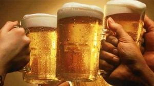 സംസ്ഥാനത്ത് ബാറുകൾ അടയ്ക്കും; ബിവറേജുകൾക്ക് കടുത്ത നിയന്ത്രണം