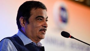 ദേശീയപാതകളിൽ ടോൾ ബൂത്തുകൾ നീക്കം ചെയ്യും; ടോൾ പിരിവ് ജിപിഎസ് വഴിയെന്ന് ഗഡ്ഗരി