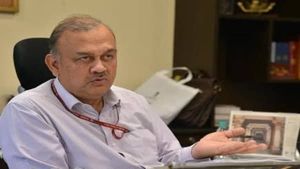 മുൻ സാമ്പത്തിക കാര്യ സെക്രട്ടറി അതാനു ചക്രബർത്തി എച്ച്ഡിഎഫ്സി ബാങ്കിന്റെ അടുത്ത ചെയർമാൻ
