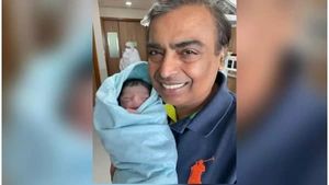 അംബാനി കുടുംബത്തിൽ പുതിയ അതിഥി, കൊച്ചുമകന്റെ പേര് വെളിപ്പെടുത്തി മുകേഷ് അംബാനി