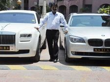 വ്യത്യസ്തനാമൊരു ബാർബറാം രമേശ്; 400 കാറുകളുടെ ഉടമ, കോടീശ്വരനായ ബാർബർ 