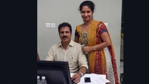 എല്‍ഐസി കണ്ണുവെച്ച കുഞ്ഞന്‍ ഓഹരിയെ 'റാഞ്ചി' പൊറിഞ്ചു വെളിയത്ത്; പിന്നാലെ അപ്പര്‍ സര്‍ക്യൂട്ട്