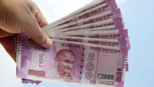 7,000-9,000 രൂപ വരെ മാസ വരുമാനം; നിക്ഷേപം തുടങ്ങി തൊട്ടടുത്ത മാസം മുതൽ പണം പോക്കറ്റിൽ; എവിടെ നിക്ഷേപിക്കാം