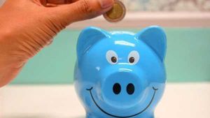 'പലതുള്ളി പെരുവെള്ളം'; മാസത്തിൽ മിച്ചം പിടിക്കുന്ന തുക നിക്ഷേപിക്കാൻ എസ്ഐപിയോ ചിട്ടിയോ; നല്ലത് ഏത്?