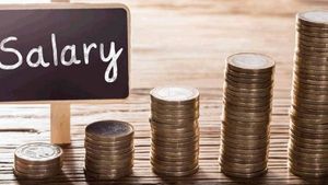 ശമ്പളം വൈകിയാല്‍, ജോലി നഷ്ടപ്പെട്ടാൽ ചെലവുകൾക്ക് എന്ത് ചെയ്യും? ജോലി കാലത്ത് ചെയ്യേണ്ട മുൻകരുതലുകളിതാ