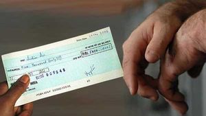 ചെക്കുമായി കളിക്കുമ്പോൾ സൂക്ഷിക്കണം! പണമില്ലെങ്കിൽ ചെക്ക് മടങ്ങും; കാത്തിരിക്കുന്നത് ജയിൽ ശിക്ഷ വരെ