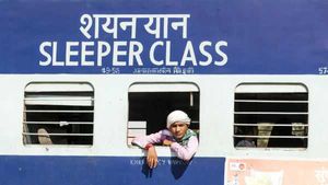 വെയിറ്റിംഗ് ലിസ്റ്റിലുള്ള ടിക്കറ്റുമായി തീവണ്ടിയില്‍ യാത്ര ചെയ്യാം; അറിഞ്ഞിരിക്കണം ഈ കാര്യങ്ങള്‍