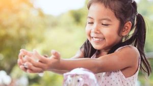 മക്കളുടെ ഭാവിക്കായി ഈ പോസ്റ്റ് ഓഫീസ് പദ്ധതി; റിസ്കില്ലാതെ 42 ലക്ഷം സമ്പാദിക്കാം