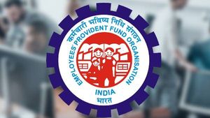 ജോലി വിട്ട ഉടനെ പിഎഫ് തുക പിന്‍വലിക്കേണ്ടതുണ്ടോ? തുടർന്നും പലിശ ലഭിക്കുമോ; അറിയേണ്ടതെല്ലാം