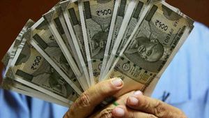 മാസം നീക്കിയിരിപ്പ് 500 രൂപ മാത്രമോ? ശരിയായ വിധം നിക്ഷേപിച്ചാൽ 42 ലക്ഷം രൂപ സ്വന്തമാക്കാം; വഴി ഇങ്ങനെ