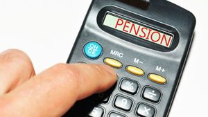 പെൻഷൻ കാൽക്കുലേറ്റർ; ഒറ്റത്തവണ നിക്ഷേപത്തിലൂടെ നേടാം 25,000 രൂപ പെൻഷൻ; നിക്ഷേപിക്കേണ്ട തുക അറിയാം