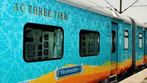തീവണ്ടി യാത്രക്കാർക്ക് ആശ്വാസം; എസിയിൽ ഇനി കുറഞ്ഞ നിരക്ക്; 25% നിരക്ക് കുറച്ച് റെയിൽവെ