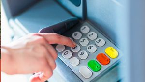 എടിഎം സൗജന്യ ഇടപാട് കഴിഞ്ഞാൽ പിഴിയിട്ട് പിഴിയും; ഓരോ ബാങ്കിന്റെയും സൗജന്യ പരിധിയെത്ര; പിഴ അറിയാം