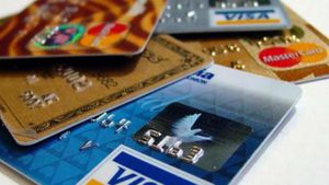 ലാഭിച്ചുകൊണ്ട് യാത്ര ചെയ്യാം; വമ്പൻ ഓഫറുകൾ നൽകുന്ന ട്രാവൽ ക്രെഡിറ്റ് കാർഡുകൾ