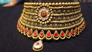 ഇപ്പോൾ വാങ്ങിയാൽ ഇരട്ടി വാങ്ങാം; ആഭരണങ്ങൾക്ക് നിരവധി ഇളവുകൾ പ്രഖ്യാപിച്ച പ്രമുഖ ജ്വല്ലറികൾ