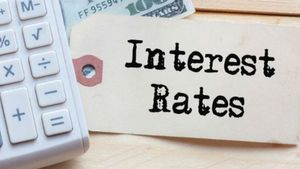 മാസ വരുമാനം പലിശയിലൂടെ ഉറപ്പാക്കാം, സ്ഥിര നിക്ഷേപത്തിന് റെഡിയാകൂ, 1 ലക്ഷത്തിന് എത്ര കിട്ടുമെന്ന് നോക്കാം