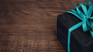 ഇനിയും വൈകിയിട്ടില്ല! പുതുവർഷത്തിൽ നിങ്ങളുടെ പ്രിയപ്പെട്ടവർക്ക് നൽകാൻ നാല് സാമ്പത്തിക സമ്മാനങ്ങൾ