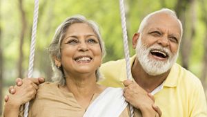 മുതിർന്ന പൗരന്മാർക്ക് ഉയർന്ന പലിശ നിരക്ക് വാഗ്‌ദാനം ചെയ്യുന്ന 5 മികച്ച എഫ്ഡി സ്കീമുകൾ