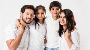 കുഞ്ഞുങ്ങളുടെ ഭാവി ഭദ്രമാക്കാൻ മറക്കരുത്; മികച്ച 5 ചൈൽഡ് ഇൻഷുറൻസ് പോളിസികൾ