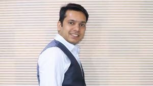 തിങ്കളാഴ്ച വിപണി കരുത്ത് കാട്ടുമോ..? ഈ 3 ഓഹരികൾ വാങ്ങാം, കുതിപ്പിനുള്ള കാരണം ഇതാണ്