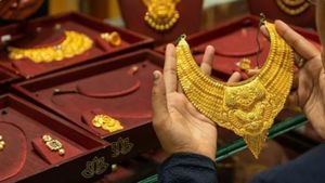 Gold Rate: ഇനി താഴേക്കില്ല, പുതിയ ഉയരങ്ങൾ താണ്ടാൻ സ്വർണം, പവന്‍റെ വില വൈകാതെ 1.5 ലക്ഷം രൂപയിലെത്തും