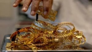 Gold Price:സ്വർണവില വീണ്ടും ഇടിയുമെന്ന് വിലയിരുത്തൽ, അൽപ്പം കാത്തിരുന്നാൽ മികച്ച ലാഭം, അതല്ലേ നല്ലത്..?