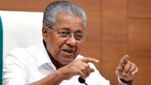 വമ്പൻ പ്രഖ്യാപനങ്ങളുമായി പിണറായി സർക്കാർ, ക്ഷേമപെൻഷൻ കൂട്ടി, സ്ത്രീകൾക്കും യുവാക്കൾക്കും മാസം 1000 രൂപ