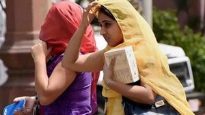 കനത്ത ചൂടിന് ചെറിയ ആശ്വാസം, ഇന്ന് ഈ ജില്ലകളിൽ മഴയുണ്ട്, പക്ഷെ ഈ കാര്യങ്ങൾ പ്രത്യേകം ശ്രദ്ധിക്കണം