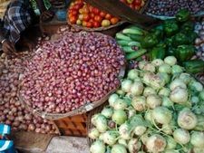 காவிரி போராட்டத்தால் கர்நாடகாவிலிருந்து காய்கறி வரத்து குறைவு… தமிழகத்தில் விலை உயர்வு