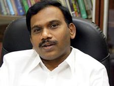 திருச்சி வருமானவரித்துறை அலுவலகத்தில் ஆ.ராசாவிடம் விசாரணை