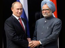 மன்மோகன்சிங்- புதின் முன்னிலையில் ரூ25 ஆயிரம் கோடி மதிப்பிலான ஒப்பந்தங்கள் கையெழுத்து